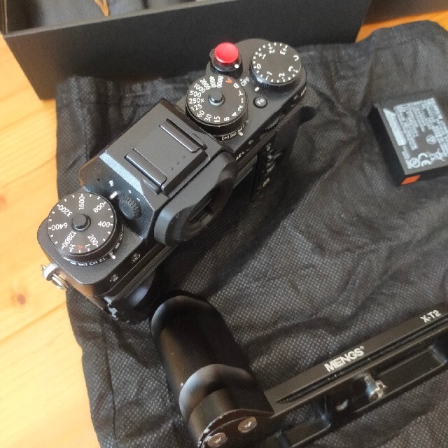 富士フイルム(フジフイルム)の富士フイルム　x-t2 ミラーレス　fujifilm スマホ/家電/カメラのカメラ(ミラーレス一眼)の商品写真
