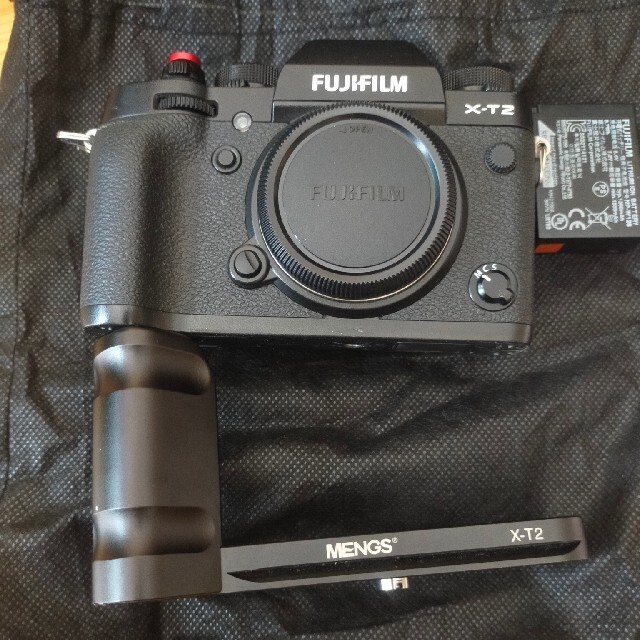 富士フイルム(フジフイルム)の富士フイルム　x-t2 ミラーレス　fujifilm スマホ/家電/カメラのカメラ(ミラーレス一眼)の商品写真