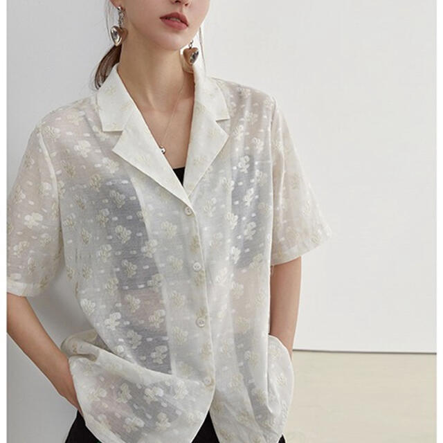 STUDIOUS(ステュディオス)の「新品タグつき」Fano Studios Floral sheer shirt レディースのトップス(シャツ/ブラウス(長袖/七分))の商品写真