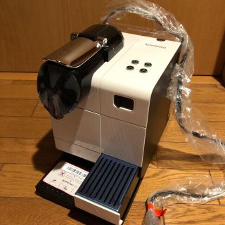 ネスレ(Nestle)の展示品　美品　Nespresso ラティシマ+(プラス) ホワイト F411WH(エスプレッソマシン)