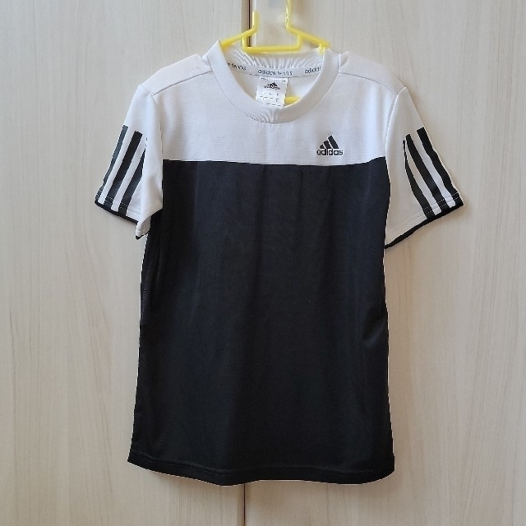 adidas(アディダス)のアディダス　Tシャツ　130cm キッズ/ベビー/マタニティのキッズ服男の子用(90cm~)(Tシャツ/カットソー)の商品写真