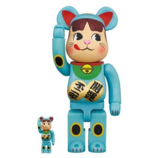 メディコムトイ(MEDICOM TOY)のBE@RBRICK 招き猫 ペコちゃん 青蓄光  100%&400%(その他)