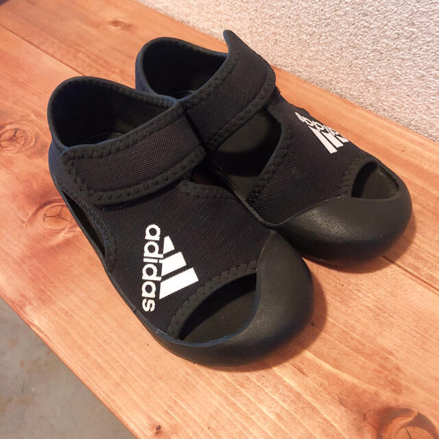 adidas(アディダス)のアディダス サンダル 16cm キッズ/ベビー/マタニティのキッズ靴/シューズ(15cm~)(サンダル)の商品写真