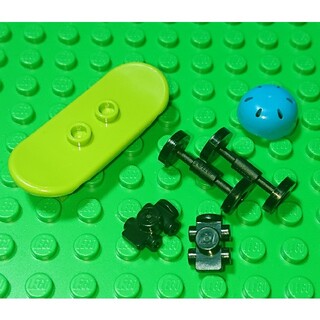 レゴ(Lego)の【新品】LEGO スケボー＆ローラースケートセット レゴ ミニフィグアイテム(その他)