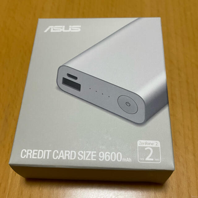 ASUS(エイスース)のASUS モバイルバッテリー　9,600mAh（シルバー） スマホ/家電/カメラのスマートフォン/携帯電話(バッテリー/充電器)の商品写真