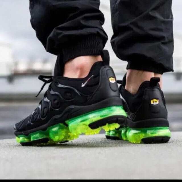 ◆ NIKE AIR VAPORMAX PLUS 