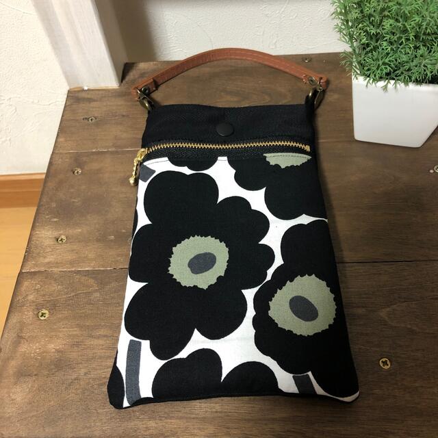 marimekko(マリメッコ)のスマホケース　スマホポーチ　かわいい！　ハンドメイド　マリメッコ  ウニッコ ハンドメイドのファッション小物(ポーチ)の商品写真