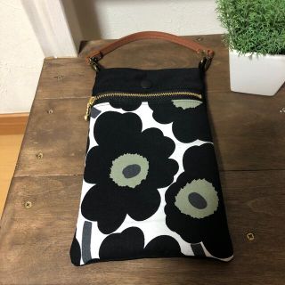 マリメッコ(marimekko)のスマホケース　スマホポーチ　かわいい！　ハンドメイド　マリメッコ  ウニッコ(ポーチ)