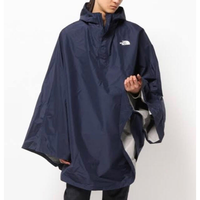 THE NORTH FACE(ザノースフェイス)の専用！【美品】THE NORTH FACE　レインポンチョ　ネイビー　Mサイズ レディースのファッション小物(レインコート)の商品写真