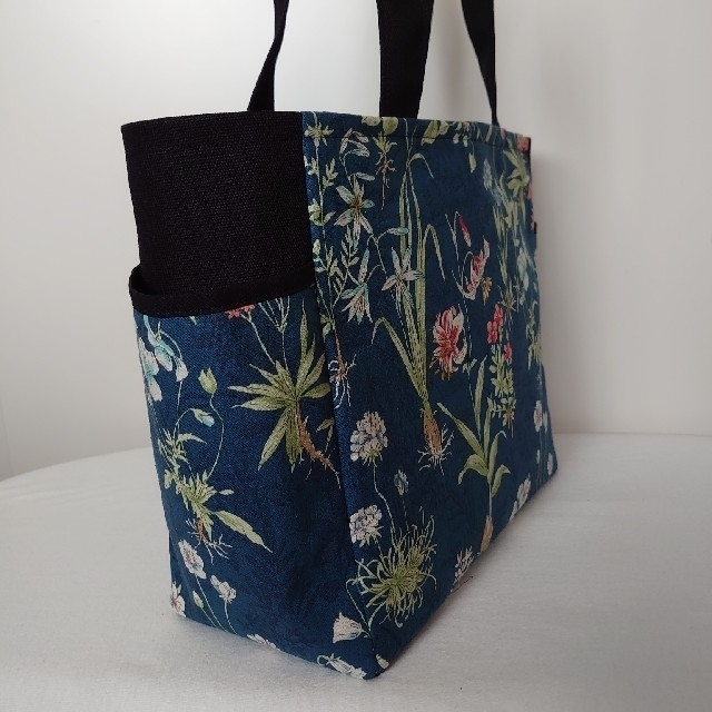YUWAボタニカル　サイドポケット　肩掛けトートバッグ　ハンドメイド ハンドメイドのファッション小物(バッグ)の商品写真