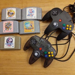 ニンテンドウ64(NINTENDO 64)のニンテンドー64　コントローラー2個　ソフト2個セット(家庭用ゲーム機本体)