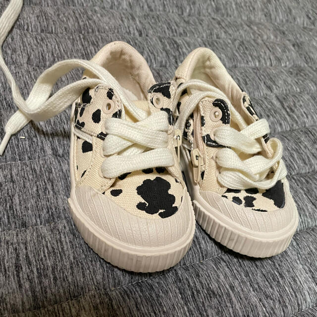 ZARA KIDS(ザラキッズ)の［とあ様専用］ZARA ベビーシューズ　カウシューズ キッズ/ベビー/マタニティのベビー靴/シューズ(~14cm)(スニーカー)の商品写真