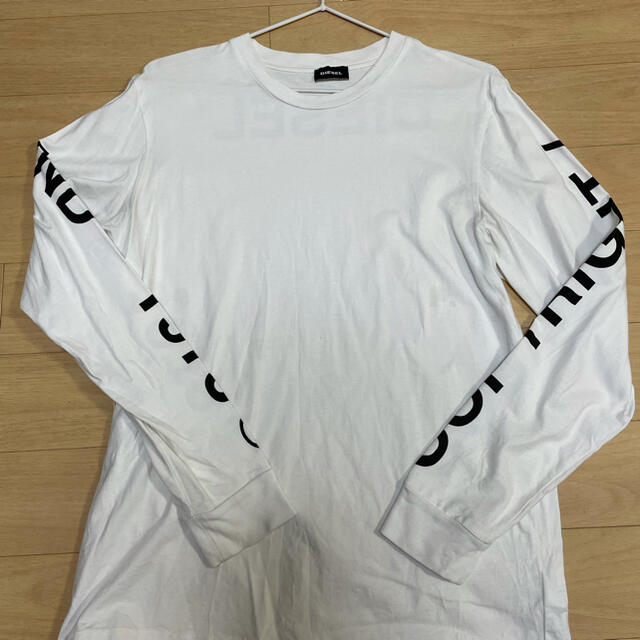 DIESEL(ディーゼル)のDLESEL ロンT  ホワイト　Sサイズ メンズのトップス(Tシャツ/カットソー(七分/長袖))の商品写真