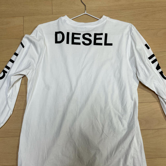 DIESEL(ディーゼル)のDLESEL ロンT  ホワイト　Sサイズ メンズのトップス(Tシャツ/カットソー(七分/長袖))の商品写真