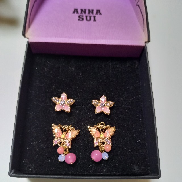 ANNA SUI(アナスイ)の専用　ANNA SUI　ピアス　2WAY ピンク　キラキラ　蝶々　アナスイ レディースのアクセサリー(ピアス)の商品写真
