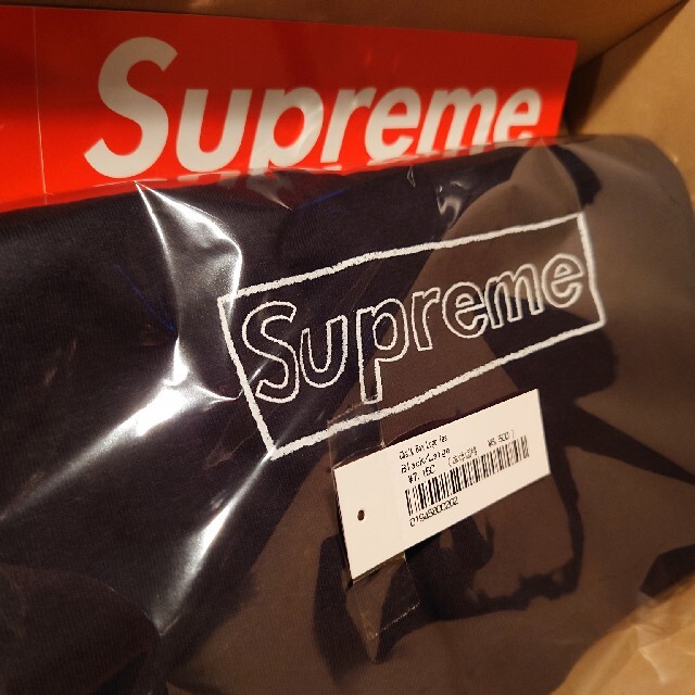 Supreme(シュプリーム)のsupreme KAWS Chalk Logo Tee black Large メンズのトップス(Tシャツ/カットソー(半袖/袖なし))の商品写真