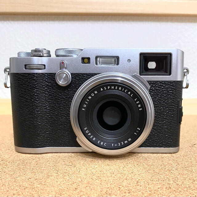 富士フイルム(フジフイルム)のFUJI FILM 富士フイルム X100F SILVER スマホ/家電/カメラのカメラ(コンパクトデジタルカメラ)の商品写真