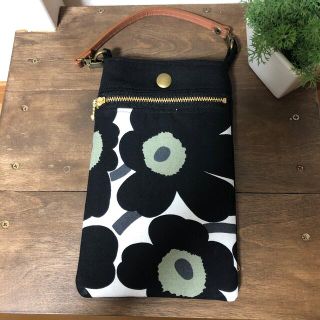 マリメッコ(marimekko)のスマホケース　スマホポーチ　かわいい！　ハンドメイド　マリメッコ  ウニッコ(ポーチ)