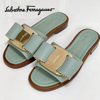 サルヴァトーレフェラガモ(Salvatore Ferragamo)の2594 フェラガモ ヴァラ フラットサンダル ライトブルー(サンダル)