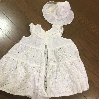 コンビミニ(Combi mini)のコンビミニ　白レースのサンドレスと帽子のセット　ロンパース おまけ付き(セレモニードレス/スーツ)