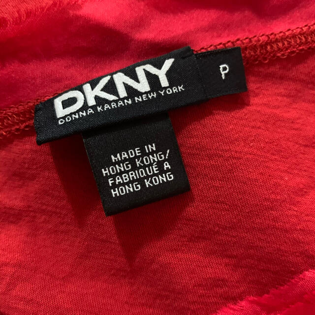 DKNY(ダナキャランニューヨーク)の美品★ダナキャランDKNY シルク裁ち切りプリーツTシャツ レディースのトップス(Tシャツ(半袖/袖なし))の商品写真