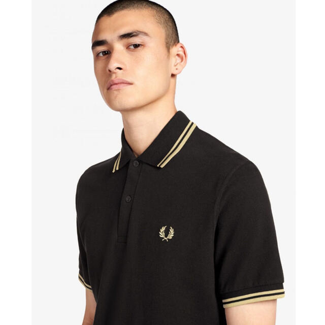 FRED PERRY(フレッドペリー)のThe Fred Perry Shirt - M12 ポロシャツ 黒金　42   メンズのトップス(ポロシャツ)の商品写真