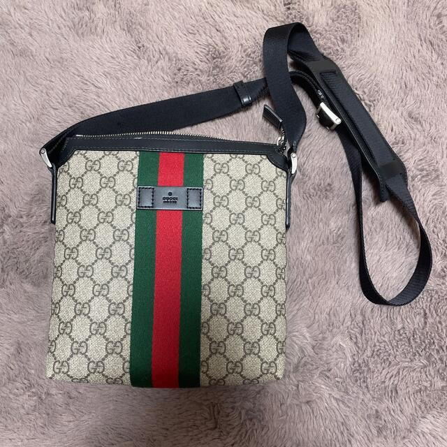 Gucci(グッチ)のGGスプリーム フラット メッセンジャーバッグ メンズのバッグ(メッセンジャーバッグ)の商品写真