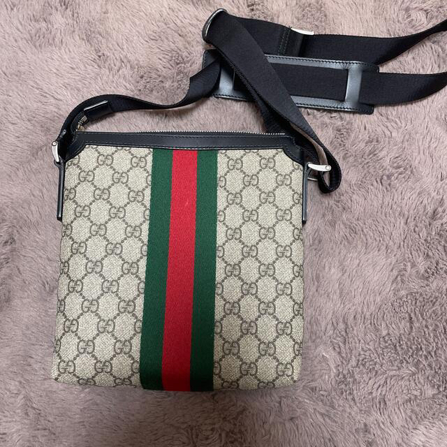 Gucci(グッチ)のGGスプリーム フラット メッセンジャーバッグ メンズのバッグ(メッセンジャーバッグ)の商品写真