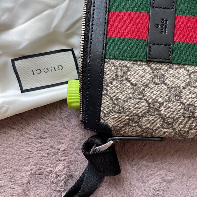 Gucci(グッチ)のGGスプリーム フラット メッセンジャーバッグ メンズのバッグ(メッセンジャーバッグ)の商品写真