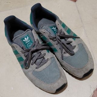 アディダス(adidas)のadidas originals グレー×緑 スニーカー 美品 中古 ランニング(スニーカー)