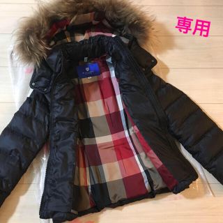 バーバリーブルーレーベル(BURBERRY BLUE LABEL)のブルーレーベル クレストブリッジ 赤 チェック ブラック ファー ダウン(ダウンコート)