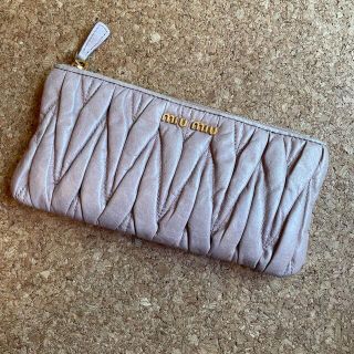 ミュウミュウ(miumiu)のMIUMIU ペンケース ポーチ (ポーチ)