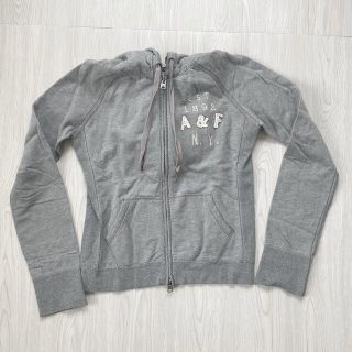 アバクロンビーアンドフィッチ(Abercrombie&Fitch)のアバクロ レディースパーカー グレーMサイズ(パーカー)