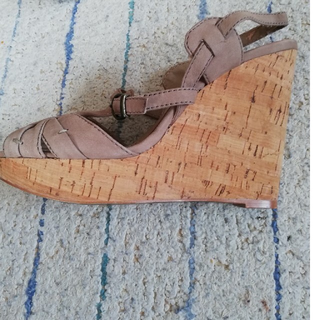 ZARA(ザラ)のZARA ウェッジソールサンダル タグ付き レディースの靴/シューズ(サンダル)の商品写真