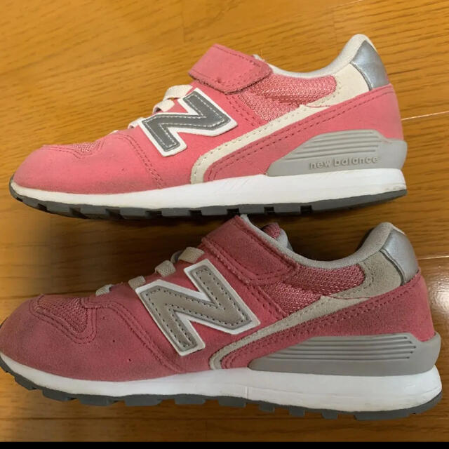 New Balance(ニューバランス)のニューバランス　キッズ　スニーカー キッズ/ベビー/マタニティのキッズ靴/シューズ(15cm~)(スニーカー)の商品写真