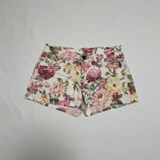 グレイル(GRL)の薔薇柄　ホワイトショートパンツ(ショートパンツ)