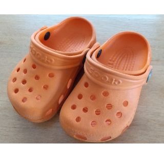 クロックス(crocs)のcrocs クロックス サンダル クラシック タンジェリン 12~13cm(サンダル)