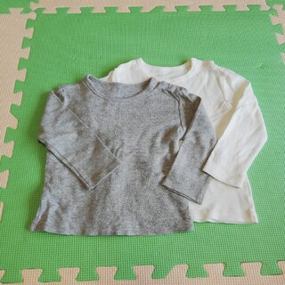 ユニクロ(UNIQLO)のUNIQLO　無地　長袖　グレー　白　90cm(Tシャツ/カットソー)