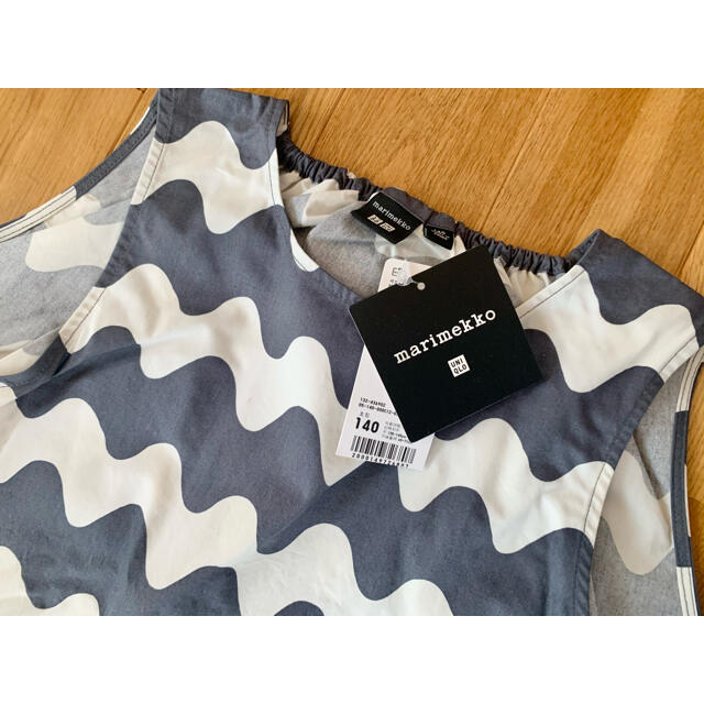 marimekko(マリメッコ)の日本未発売★marimekko UNIQLO キッズワンピース ロッキ　グレー キッズ/ベビー/マタニティのキッズ服女の子用(90cm~)(ワンピース)の商品写真