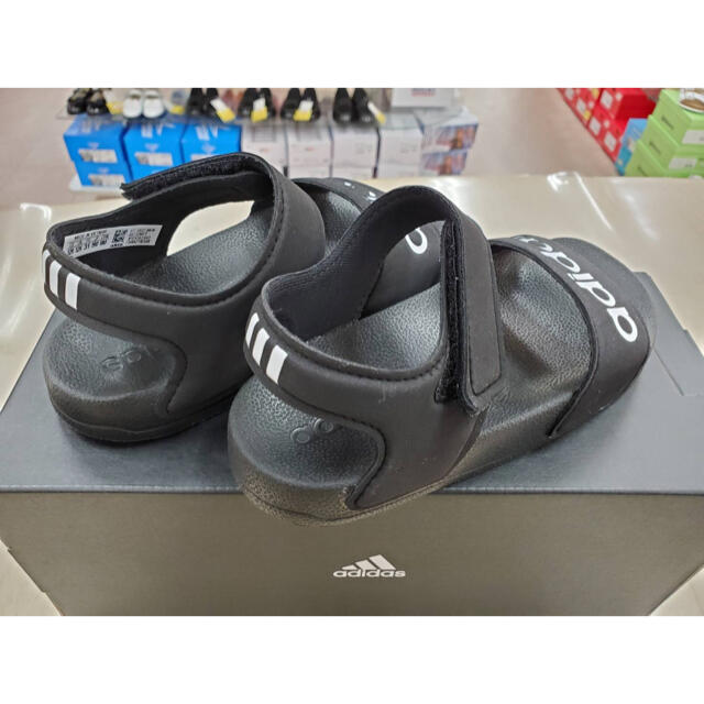 adidas(アディダス)のadidasアディダス アディレッタサンダルK 19.0cm23.0cm2足 キッズ/ベビー/マタニティのキッズ靴/シューズ(15cm~)(サンダル)の商品写真