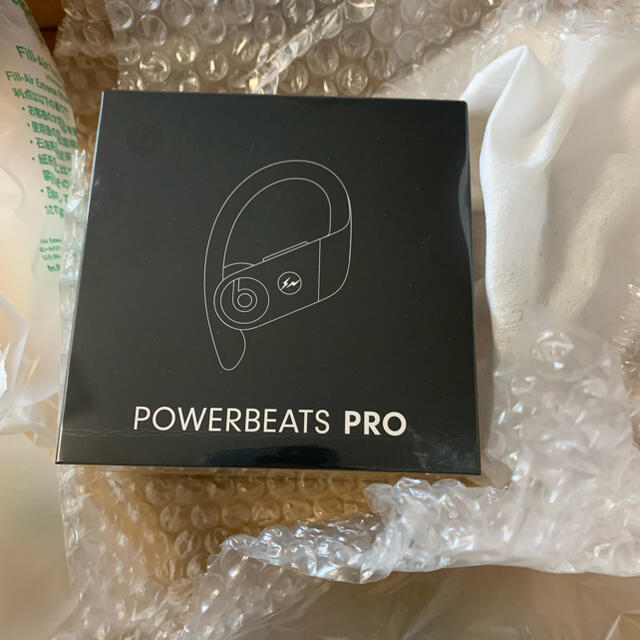 FRAGMENT(フラグメント)の【新品未開封】Powerbeats Pro x fragment design スマホ/家電/カメラのオーディオ機器(ヘッドフォン/イヤフォン)の商品写真