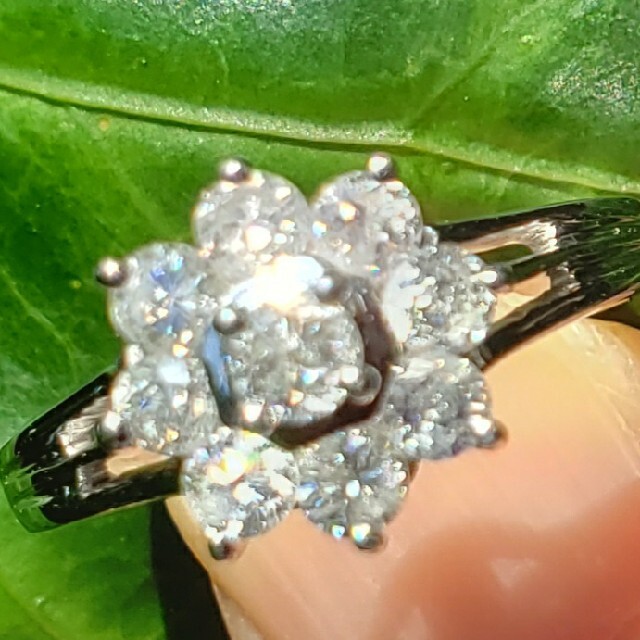 予約販売】本 ✴️売り切れ✴️新品未使用PT900ダイヤ(0-75ct)フラワー