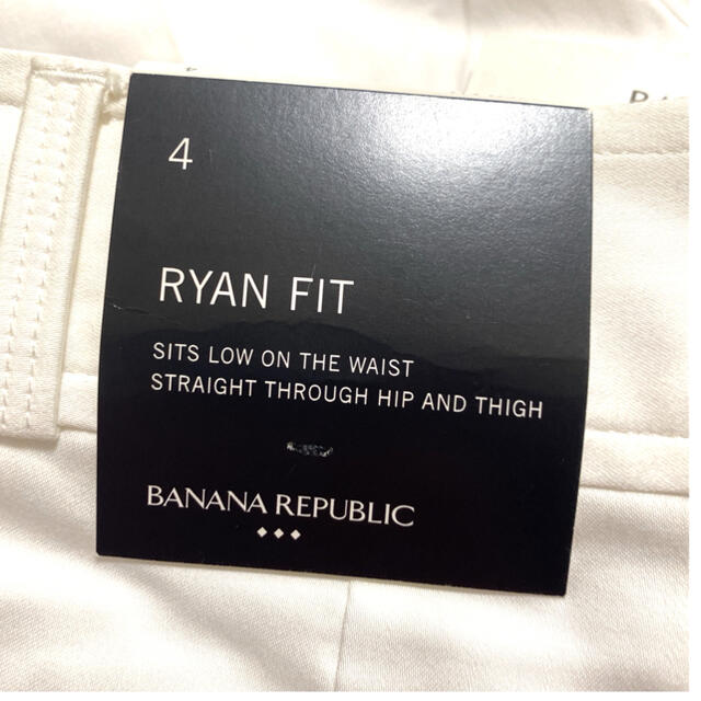 Banana Republic(バナナリパブリック)の新品タグ付き　BANANA REPUBLIC アンクルパンツ ホワイト　 レディースのパンツ(クロップドパンツ)の商品写真