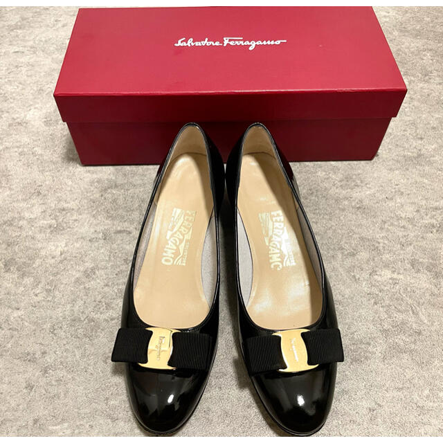 Ferragamo VARA 23.5cm 6C ブラック