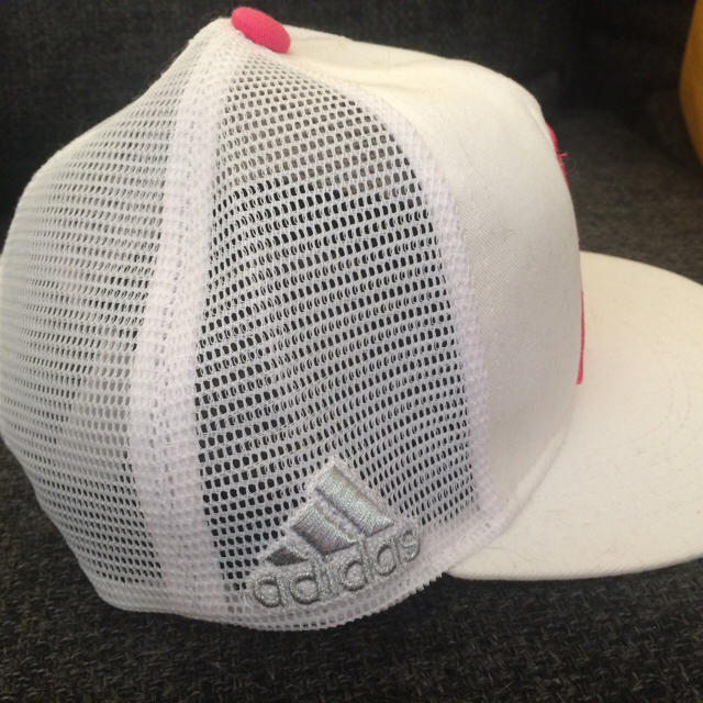 adidas(アディダス)のadidasキャップ レディースの帽子(キャップ)の商品写真