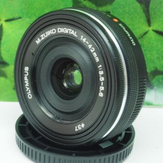 オリンパス(OLYMPUS)の【美品】オリンパスM.ZUIKO12-42mm パンケーキズームレンズ 人気の黒(レンズ(ズーム))