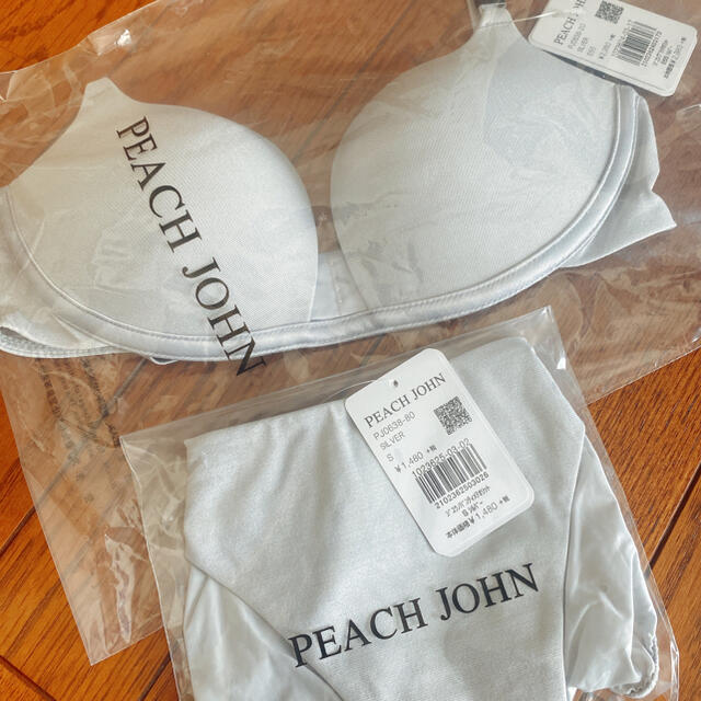 PEACH JOHN(ピーチジョン)のピーチジョン　PJ  ブラジャー　ショーツ　E65 レディースの下着/アンダーウェア(ブラ&ショーツセット)の商品写真