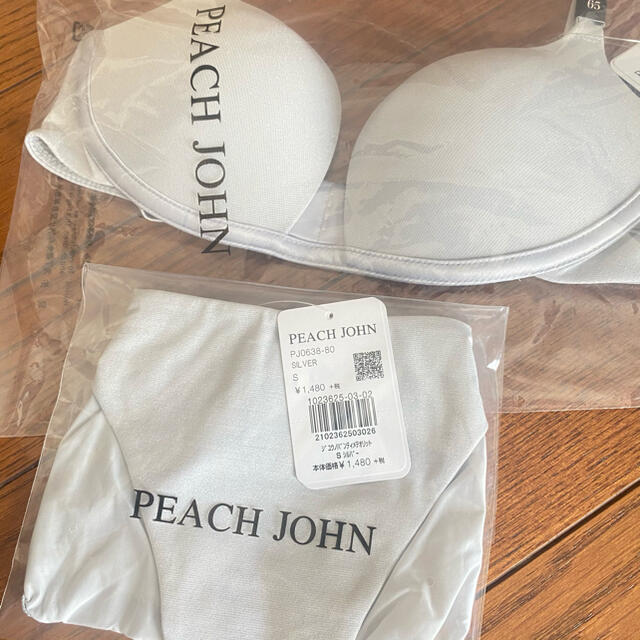 PEACH JOHN(ピーチジョン)のピーチジョン　PJ  ブラジャー　ショーツ　E65 レディースの下着/アンダーウェア(ブラ&ショーツセット)の商品写真