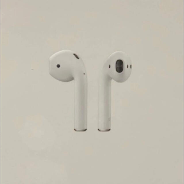 Apple(アップル)の新品 AirPods with Charging Case MV7N2J/A スマホ/家電/カメラのオーディオ機器(ヘッドフォン/イヤフォン)の商品写真