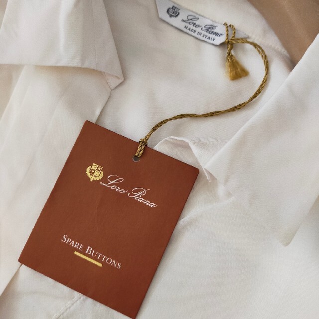 LORO PIANA(ロロピアーナ)のLoro Piana☆未使用☆ご専用☆ レディースのトップス(シャツ/ブラウス(長袖/七分))の商品写真